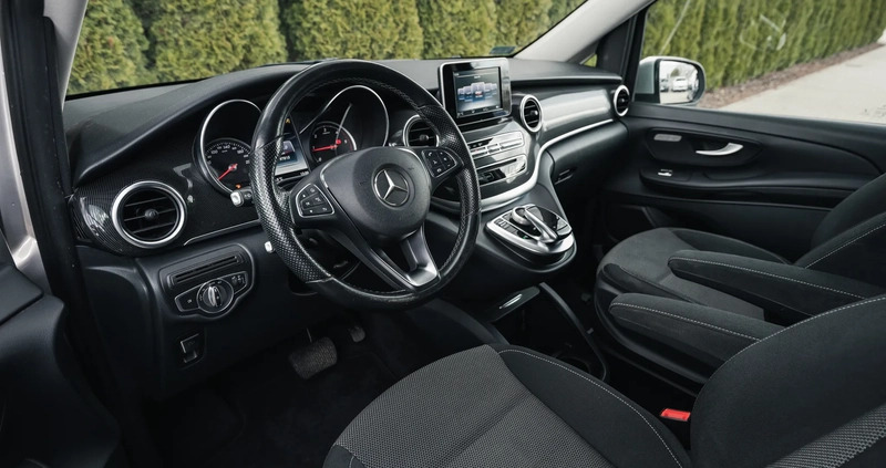 Mercedes-Benz Klasa V cena 166990 przebieg: 95990, rok produkcji 2017 z Działoszyce małe 742